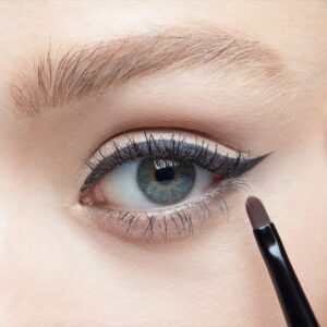 خط چشم ژله ای کاسه ای با براش رولوشن